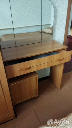 Трюмо с зеркалом бу