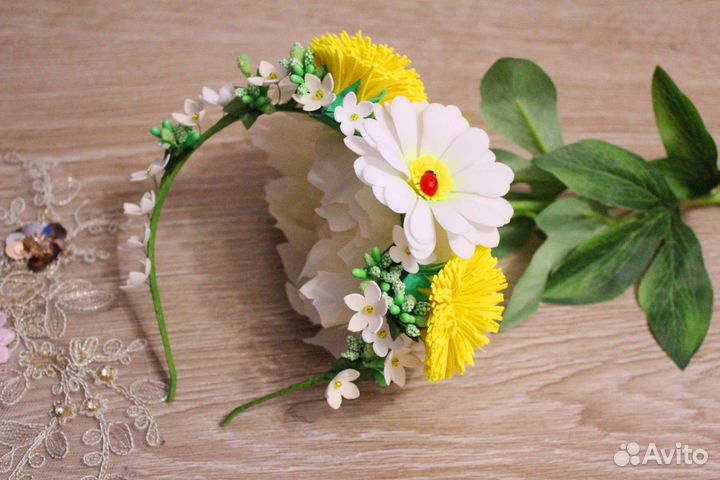 Ободок из одуванчиков и ромашек