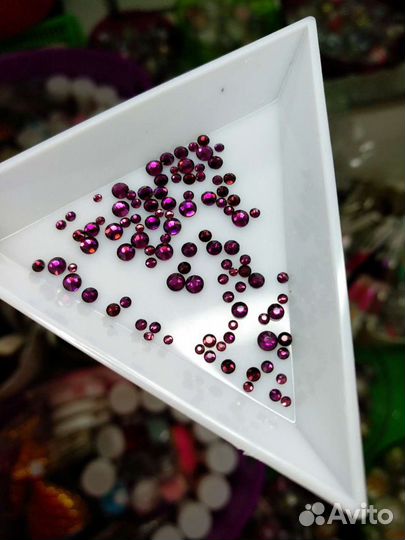 Стразы для дизайна ногтей