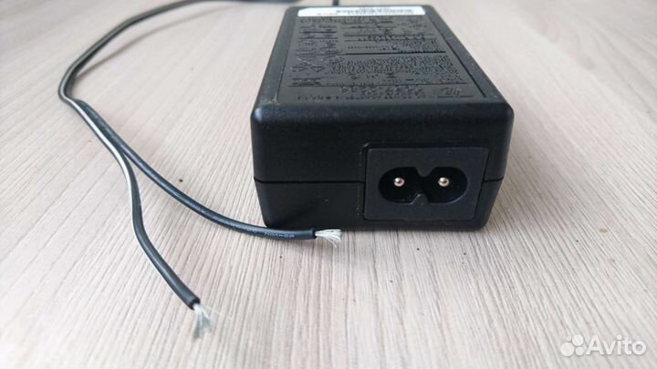 Adapter HP 0957-2286. 30v