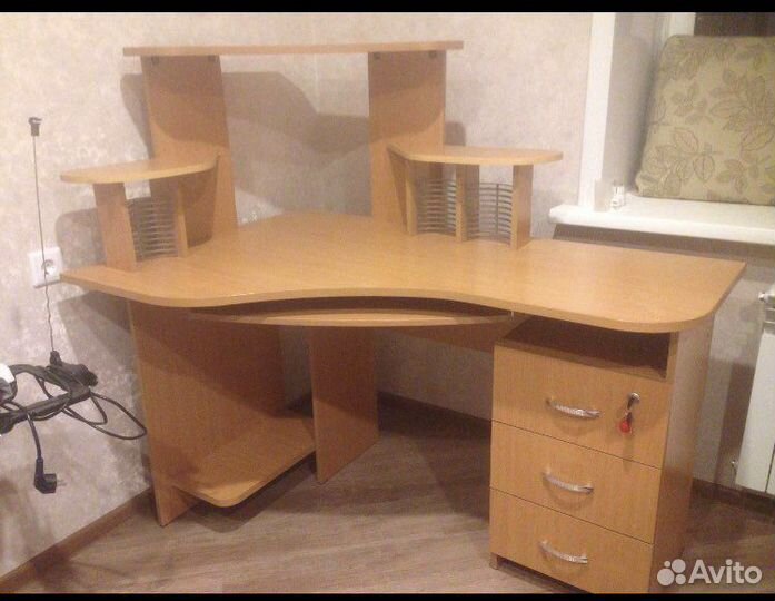 Компьютерный стол