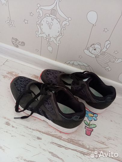 Кроссовки adidas