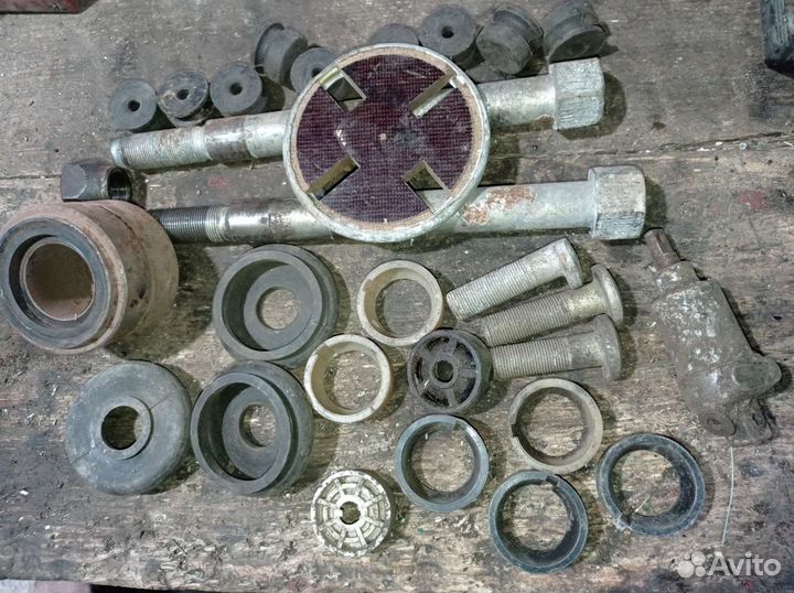 Саленблок с болтами на Икарус