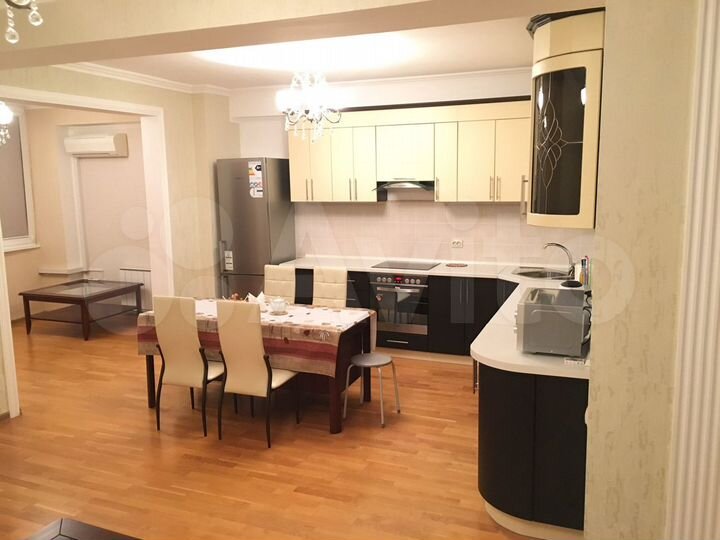 3-к. квартира, 80 м², 4/10 эт.