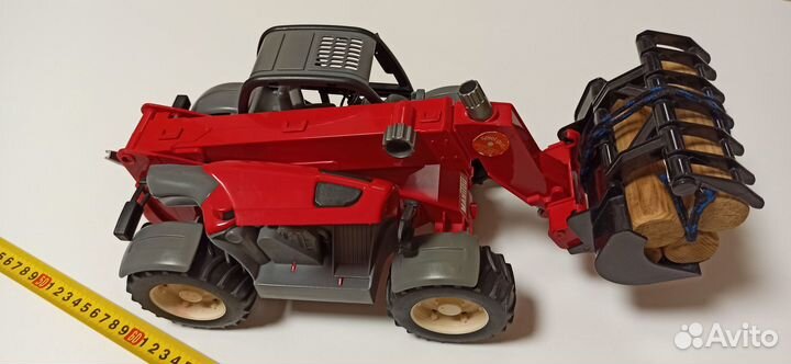 Трактор погрузчик