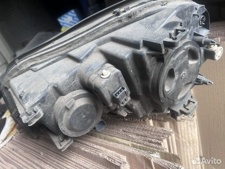 Фара левая передняя Volvo XC90