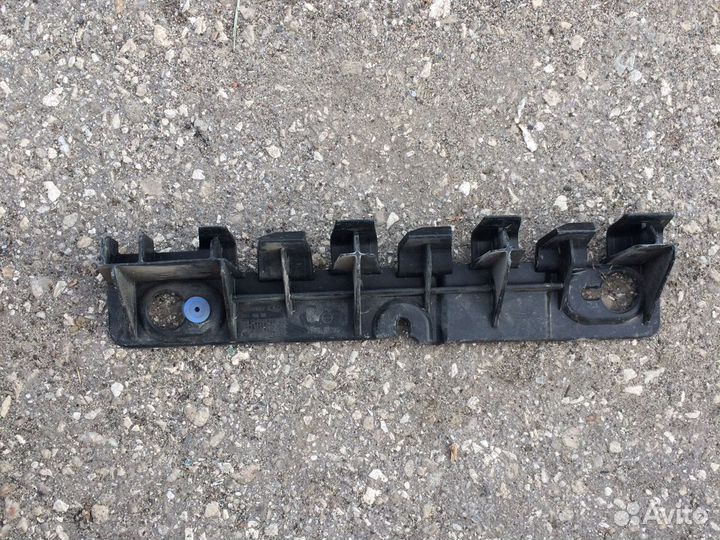 Крепление заднего бампера правое largus