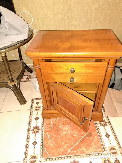 Тумбочка прикроватная б/у