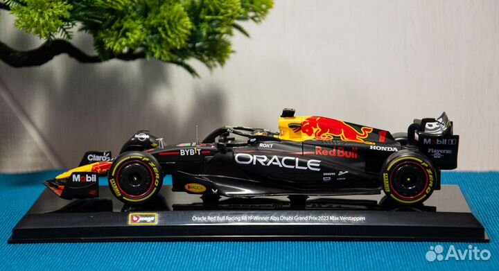 Модель формула 1 Red Bull Racing Rb19 2023, 1:24