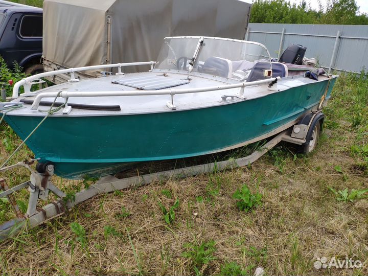 Лодка моторная