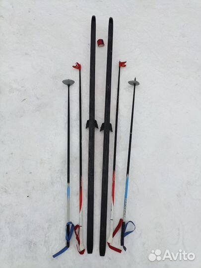Лыжи беговые + две пары палок
