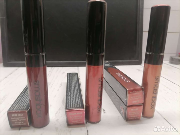 Блеск для губ с металлическим финишем smashbox