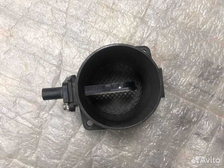 Расходомер воздуха дмрв VW Passat B6 06J906461B