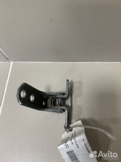 Петля двери Mitsubishi Outlander