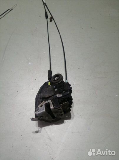 Замок двери Toyota Corolla E150