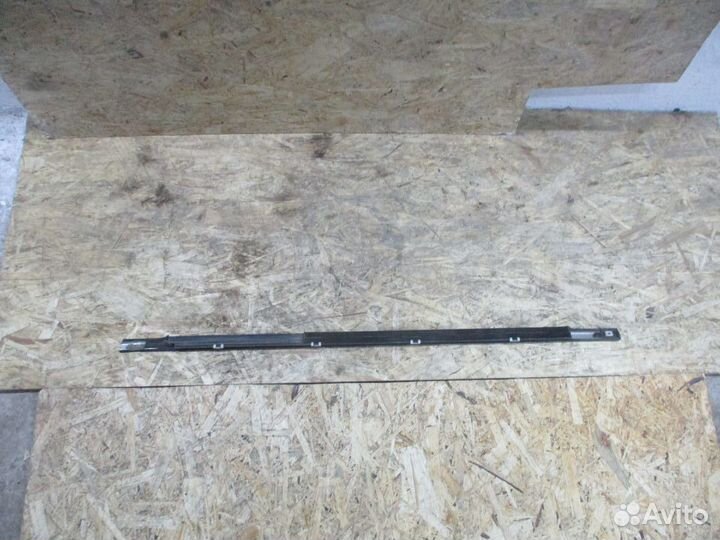 Бархотка задней L двери наружная Ниссан Патрол Y61