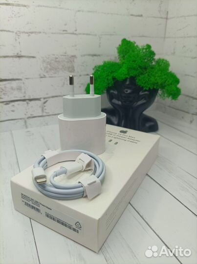 Быстрая зарядка для iPhone 20w + кабель