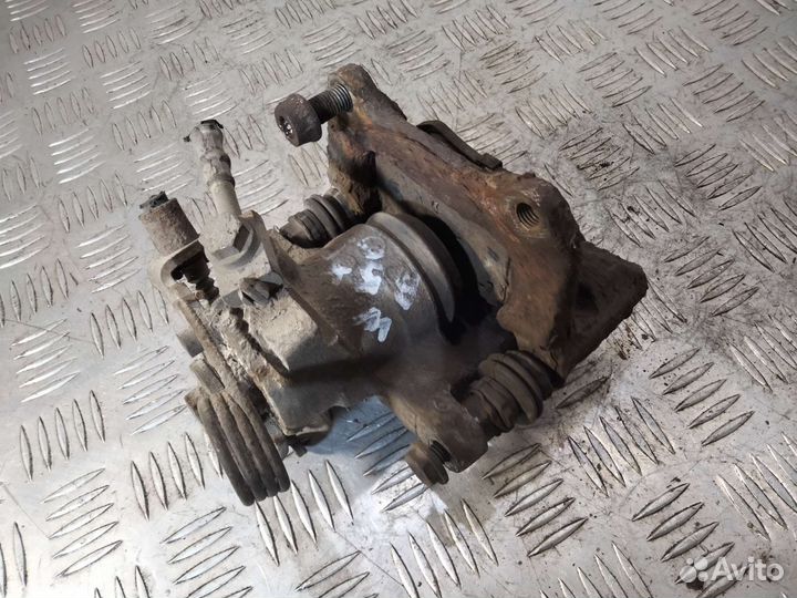 Суппорт задний левый Passat B5