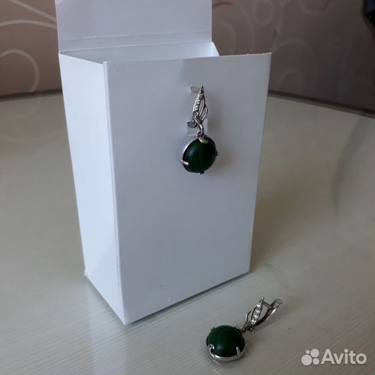 Серебряные серьги с малахитом