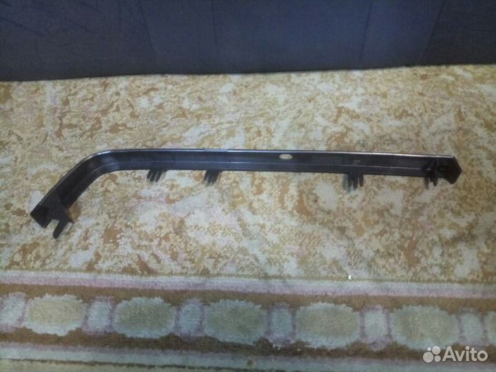 Накладка под фару ресничка левая Volvo 940