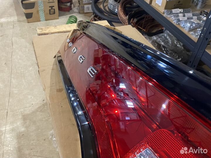Фонарь крышки багажника dodge charger 10-14