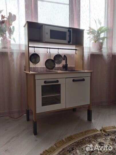 Детская кухня IKEA с посудой
