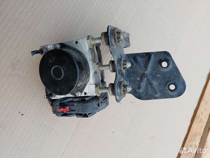 Блок ABS Skoda Fabia 2 6R0907379S