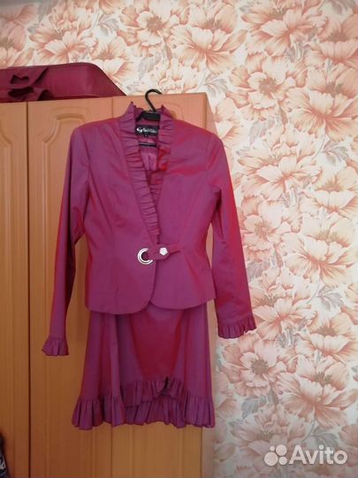 Костюм женский тройка 48 размер. Жакет, юбка и топ