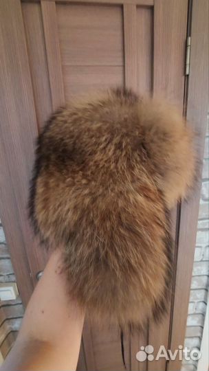 Мужская шапка из меха енота