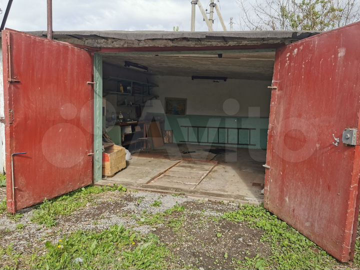 Гараж, > 30 м²