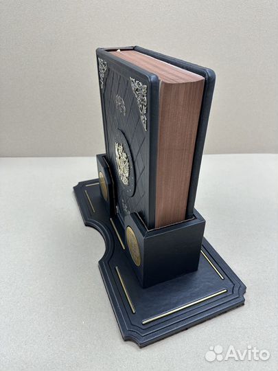 Россия великая судьба (кожаная книга на подставке)