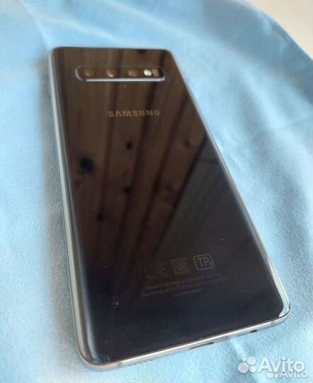 Телефон samsung galaxy s10