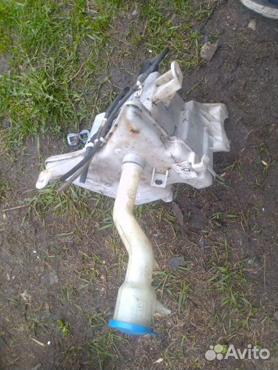 Бачок омывателя toyota corolla 150 Auris