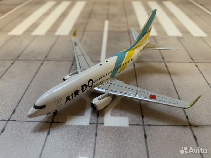 Модель самолета Boeing-737-700