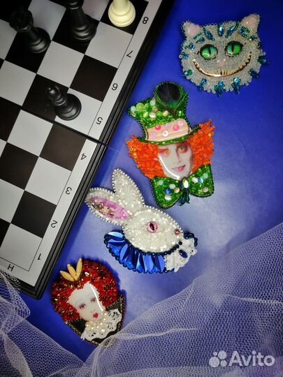 Комплект брошей Алиса в стране чудес + масти