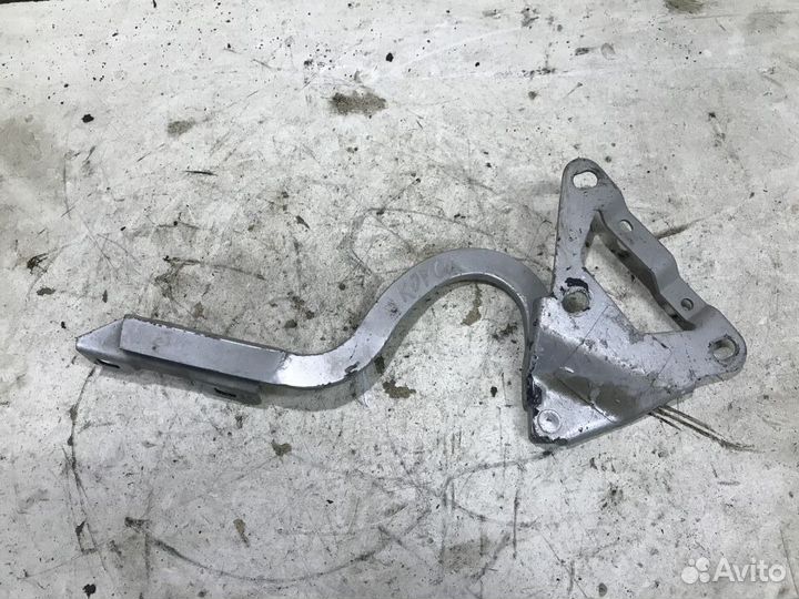 Петля капота правая Opel Corsa C