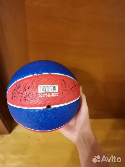 Баскетбольный мяч Nike с автографом