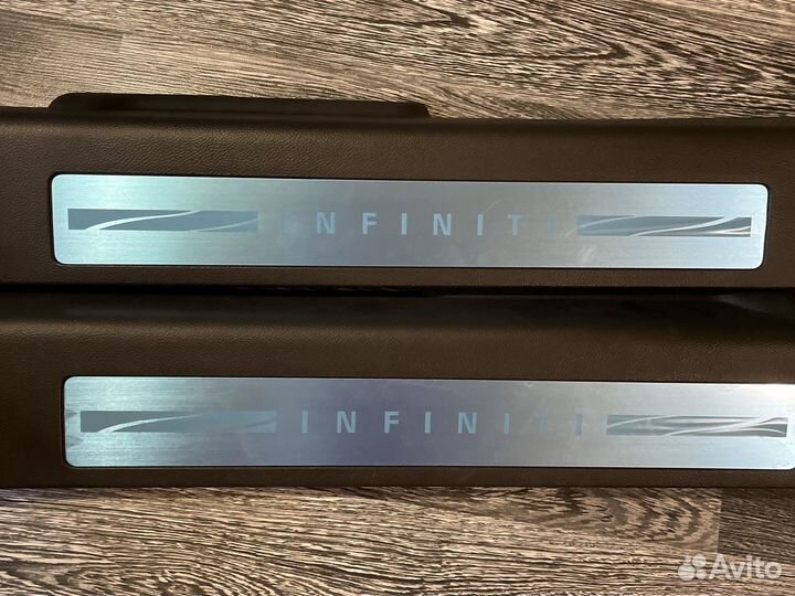 Подсвечиваемые накладки на пороги Infiniti fx 35