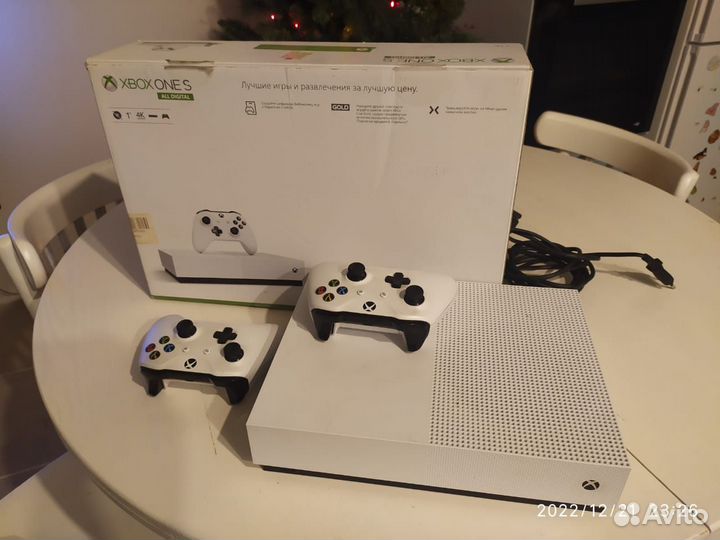 Xbox one s all digital + 2геймпада