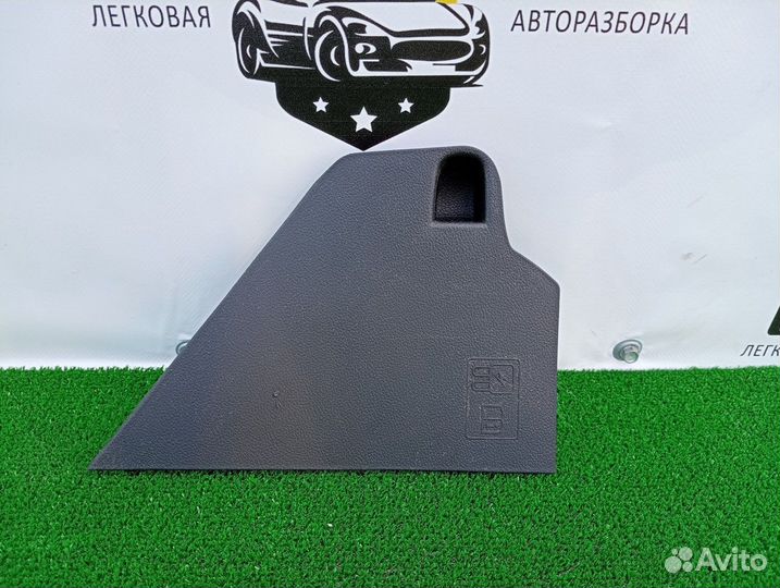 Крышка блока предохранителей Ford Mustang