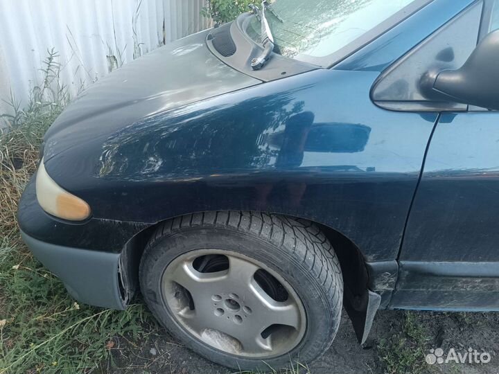 Крыло передние dodge caravan