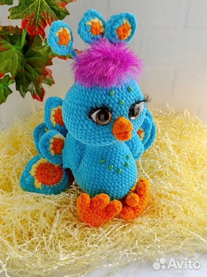 Вязанная игрушка ручной работы Павлин