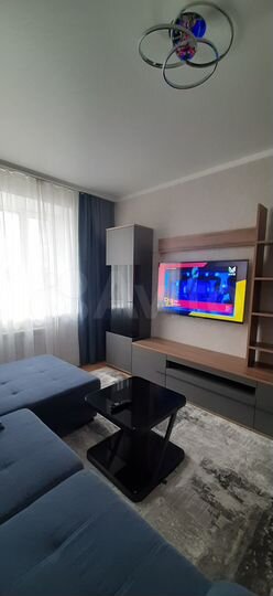 2-к. квартира, 63 м², 1/14 эт.