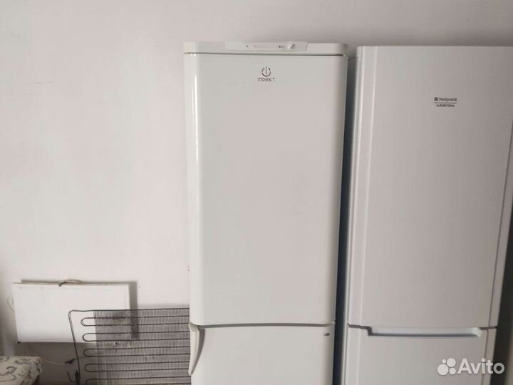Холодильник indesit