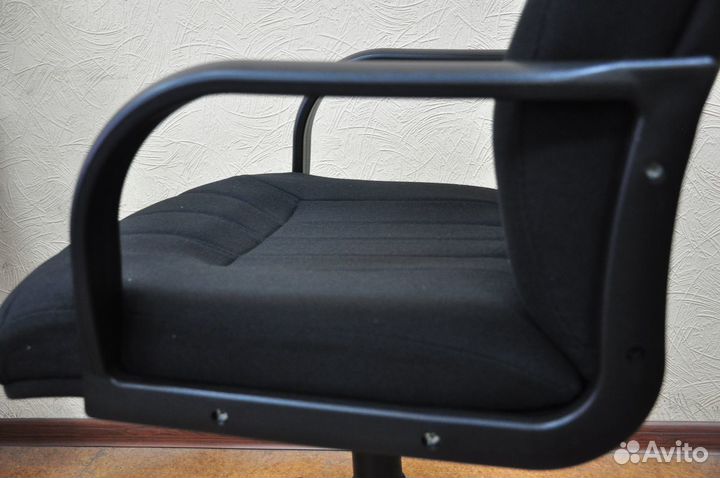 Офисное кресло 