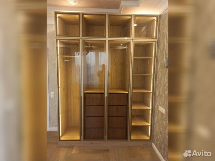 Шкаф с зеркалом