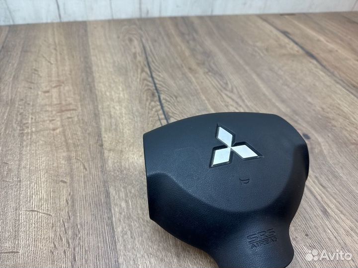 Крышка подушки безопасности Mitsubishi Outlander