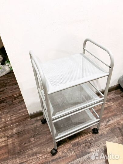 Этажерка на колесиках