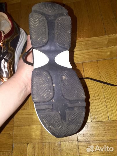 Кроссовки женские