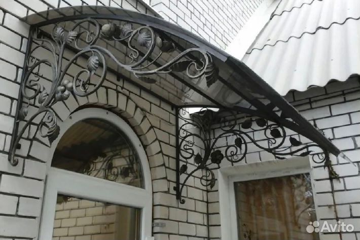 Козырек над входной дверью